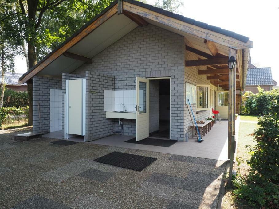 Chalet - Camping 'T Dekske Wintelre Extérieur photo